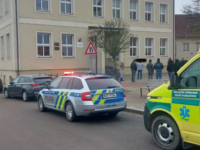 Žák základní školy v Rudolfově vyhrožoval své učitelce. Zasahovala policie