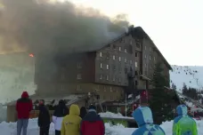 Požár hotelu v tureckých horách má nejméně deset obětí