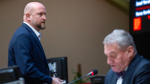 Dřív to podle jeho okolí nešlo, teď cítí, že má nabito. Primátor Svoboda navrhl odvolání šéfa magistrátu Kubelky