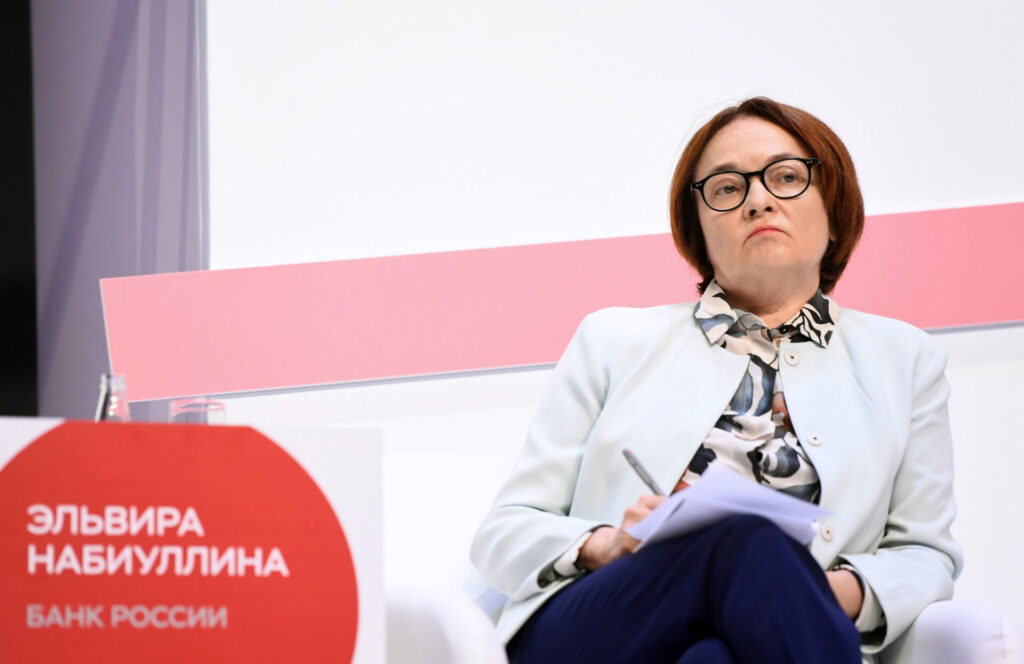 Elvira Nabiullina řídí ruskou ekonomiku rozbouřenými vodami. Zkrotit inflaci na rozkaz Putina ale nedokáže