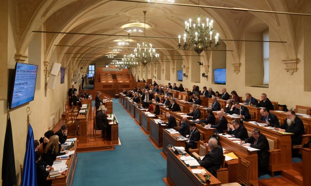 Senát neschválil prodlužování ochrany uprchlíků z Ukrajiny. Vadí mu přílepky