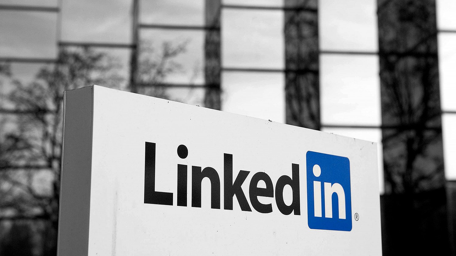 Američané houfně žalují LinkedIn. Nesouhlasí s testováním umělé inteligence