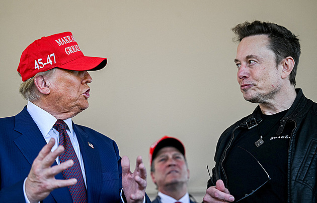 Musk proti Trumpovi v plánu na investice do AI. Ty firmy jsou bez peněz, tvrdí