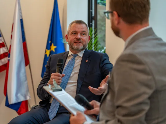 Napětí na Slovensku. Podle prezidenta chce jistá skupina zaútočit na ústavní zřízení a svrhnout vládu