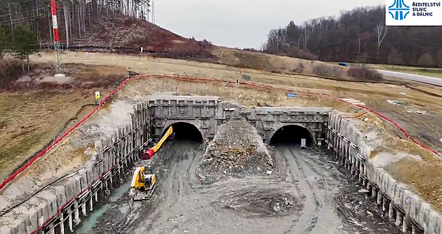 Odstřely v tunelu Homole stoply dopravu, omezení mohou přijít i v dalších dnech