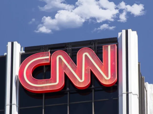 Televize CNN a NBC News propustí dohromady stovky zaměstnanců