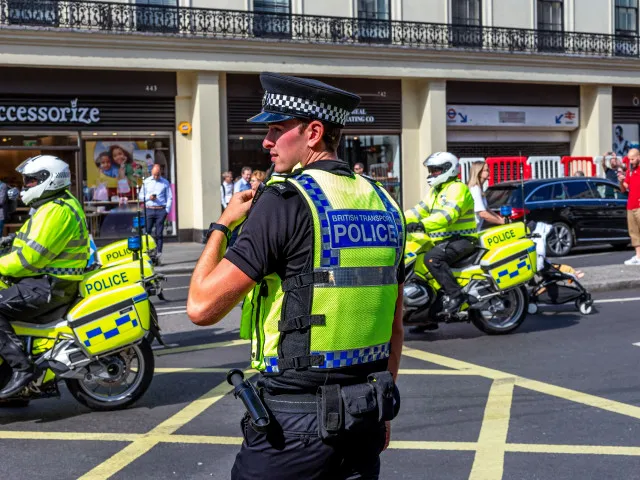 Vrah ze Southportu má jít na 52 let do vězení. Jeho případ vyvolal v Británii masové nepokoje