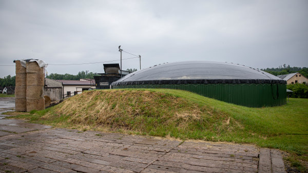 Zemědělec-energetik: Zisk farmářů se loni opět propadl, více než polovinu vydělaly sedlákům bioplynky