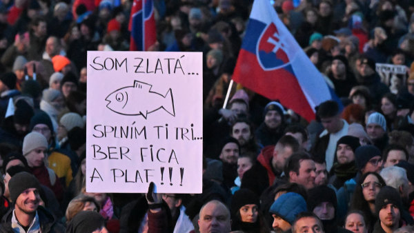 Dost bylo Fica. Desetitisíce Slováků vyšly do ulic při demonstracích proti vládě