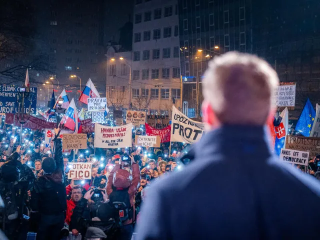 Slovensko dnes čeká demonstrace ve dvou desítkách měst. Fico varoval před převratem