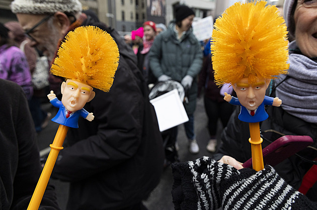 Transgender ženy budou trávit trest ve věznicích pro muže, nařídil Trump