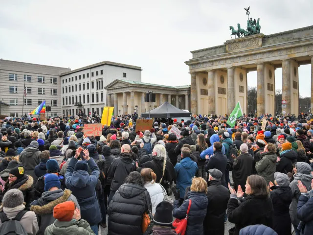 Desítky tisíc lidí v Německu demonstrovaly proti politické pravici