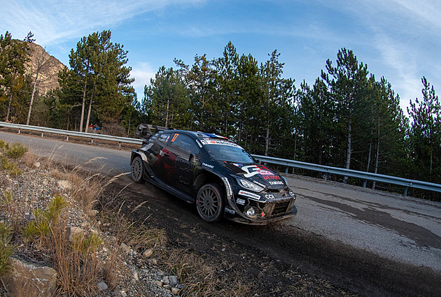 Ogier míří za desátým triumfem na Rallye Monte Carlo, soupeřům ujel