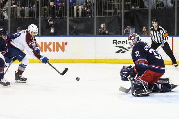 

Nečas zaznamenal první dvě asistence za Colorado a dosáhl na metu 300 bodů v kariéře NHL

