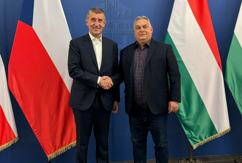 9 měsíců do voleb: Orbánovi nevadí volební manipulace v Bělorusku, Babišovi zase nevadí Orbán