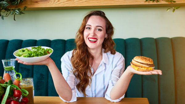 Do Česka přichází nová vlna zdravých fastfoodů. Se saláty, wrapy nebo poké chtějí porazit burgery a hranolky