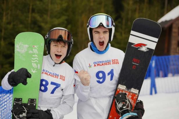 

Brankář Novotný skóroval přes celé kluziště. Středočeští snowboardisté si podmanili paralelní slalom

