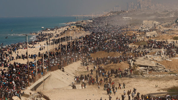 Palestinci se vracejí do Gazy, Trump mezitím mluví o jejich odsunu. Egypt i Jordánsko ostře proti