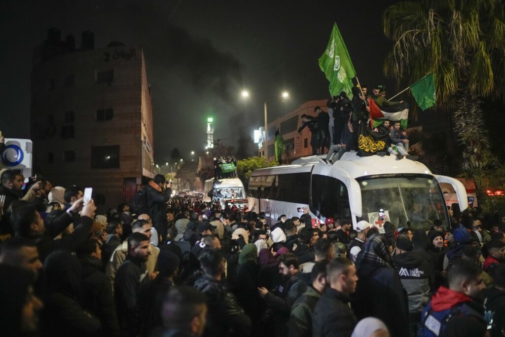 Palestinci se vrací na sever Gazy. Trump je chce vystěhovat