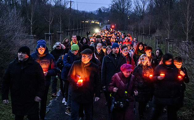 Průvod v Terezíně připomněl oběti holokaustu. Varovalo se před nenávistí