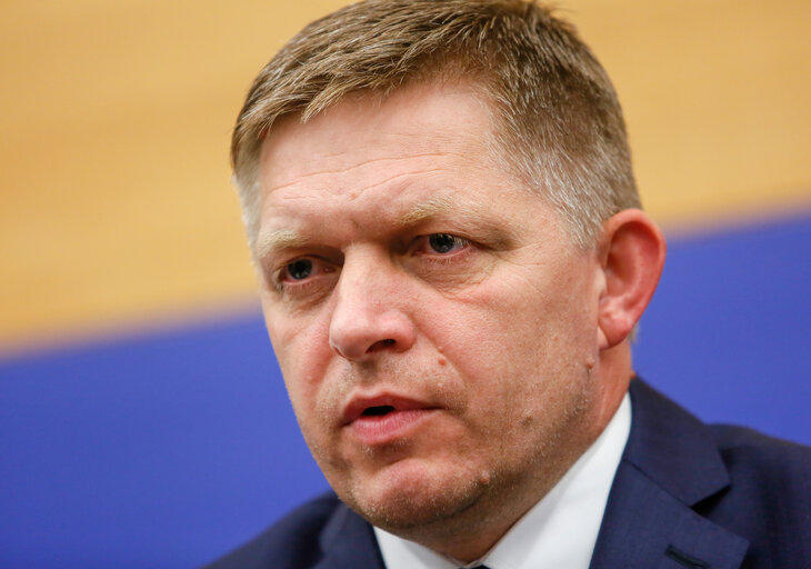 Vytvořme hráz proti progresivismu, vyzval Fico. Chce upřednostnit ústavu před právem EU