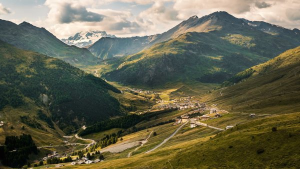 Daňové ráje vsrdci Alp: MalýTibet isídlo předchůdce CIA těží z doby, která dávno minula