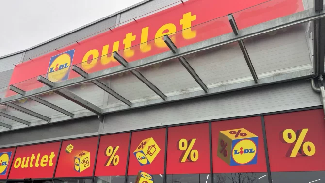 Lidl Outlet stále praská ve švech, zboží mizí přímo z palet