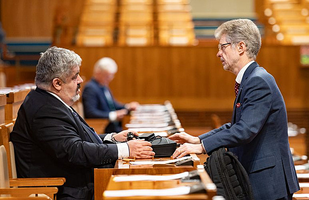 Senát schvaluje odklad digitalizace i omezení podpory solárníkům