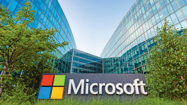 Microsoft hlásí čtvrtletní růst zisku. Chce investovat biliony do výstavby datových center k trénování AI