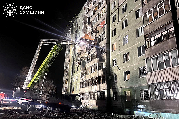 Rusové zasáhli v Sumách panelový dům, zahynulo nejméně šest lidí