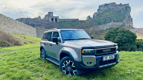 Toyota Land Cruiser: Terénní zázrak scivilními způsoby