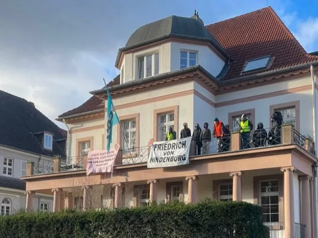 Dusno kvůli migračnímu zákonu CDU a AfD. Bouře pokračují, aktivisté obsadili sídlo v Hannoveru