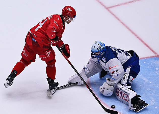 ONLINE: Třinec hostí Kometu, Kladno čelí Litvínovu. Změní se extraligový lídr?