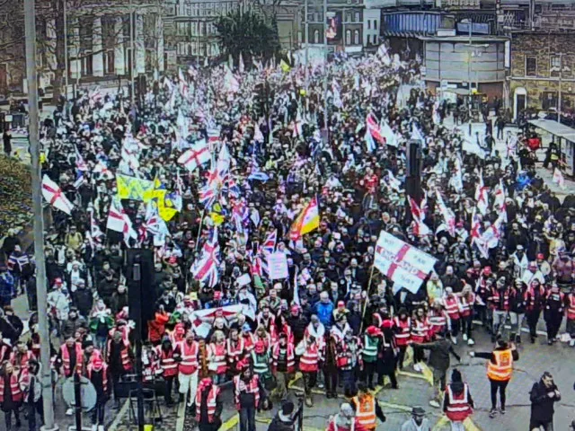 Britské „MEGA“. V Londýně protestovaly tisíce lidí na podporu Tommyho Robinsona