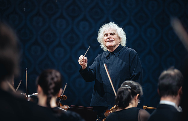 GLOSA: Ďábelsky ohnivá mše. Simon Rattle dirigoval Českou filharmonii