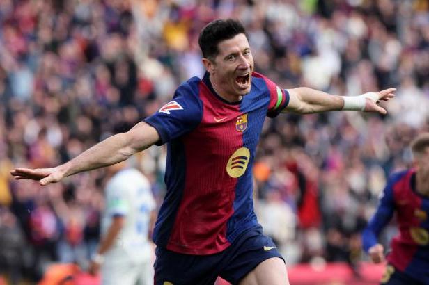 

Barcelona tlačila Alavés a Lewandowský zařídil výhru

