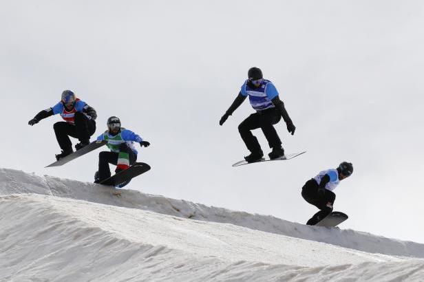 

ŽIVĚ: Neděli plnou zimních sportů otevírá snowboardcross

