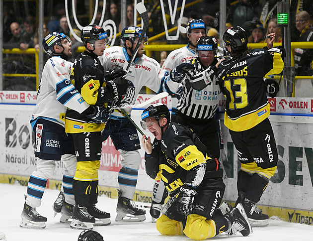 ONLINE: Liberec hraje v Litvínově. Lídr hostí Plzeň, v programu i klíčové derby