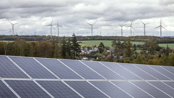 Fotovoltaika v ohrožení? Nedávný případ ukázal, jak snadno by šlo na dálku vypnout elektrárny o výkonu jaderných reaktorů