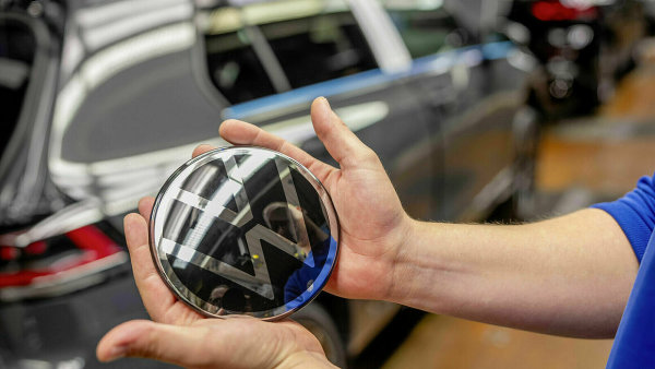 Každý den vyplouvají ve Volkswagenu nevyřešené problémy. A některá řešení? Jako když používáte izolační pásku