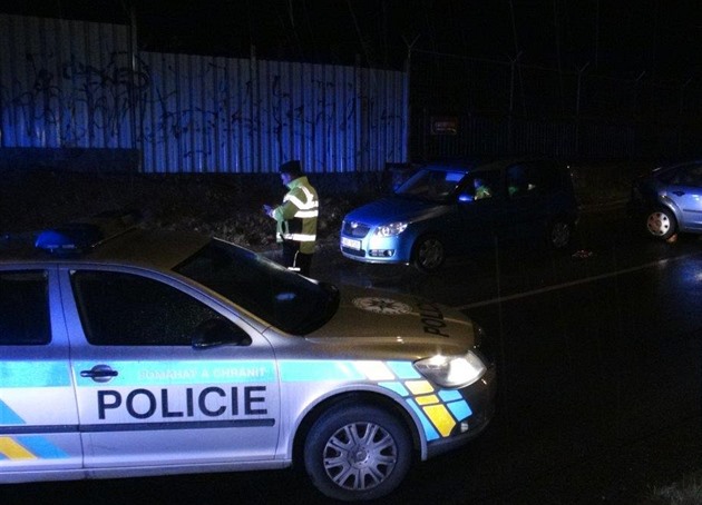 Když nedostali od mladíků cigarety, napadli je. Policie hledá trojici násilníků