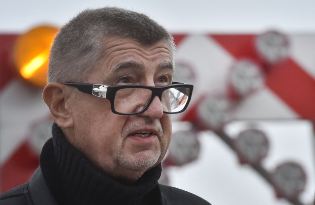 Podle Rusů je Němcová „podlá krysa“ a Babiš se přidal, že „chlastala vodku“. Sám si vybral, kde stojí