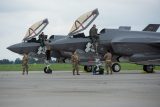 První čeští piloti začali výcvik na simulátorech stíhacích letounů F-35. V USA stráví týden