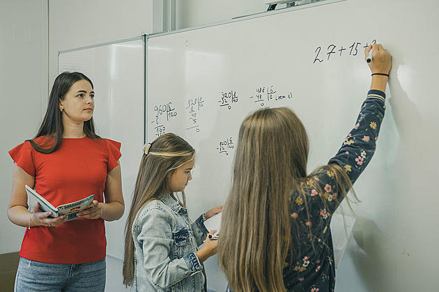 Ztráta hodiny denně kvůli byrokracii. Kantory trápí papírování a inkluze