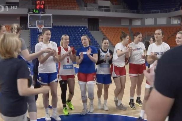 

Basketbalistky se chystají na Řecko

