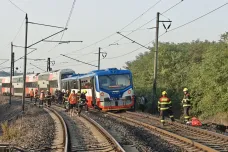 Policie navrhla obžalovat strojvedoucího kvůli srážce vlaků v Praze