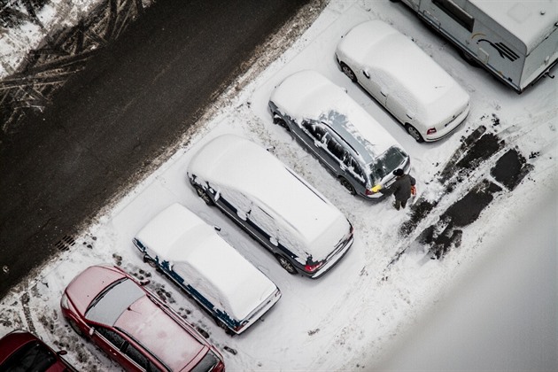 Poničil vám auto sníh ze střechy domu? Na výmluvu na vyšší moc jste krátcí