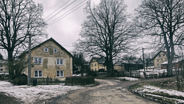 Poválečná generace vlastní v ČR přes 367 tisíc bytů a půl milionu domů. Do deseti let to zatřese trhem bydlení. Kde půjdou ceny dolů?