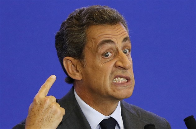 Exprezident Sarkozy nastoupil k trestu, musí nosit elektronický náramek