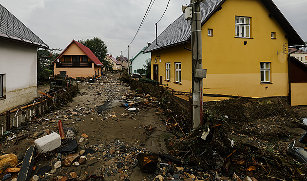 Loňské záplavy znečistily i vodu z třetiny testovaných vodovodů, uvedli hygienici